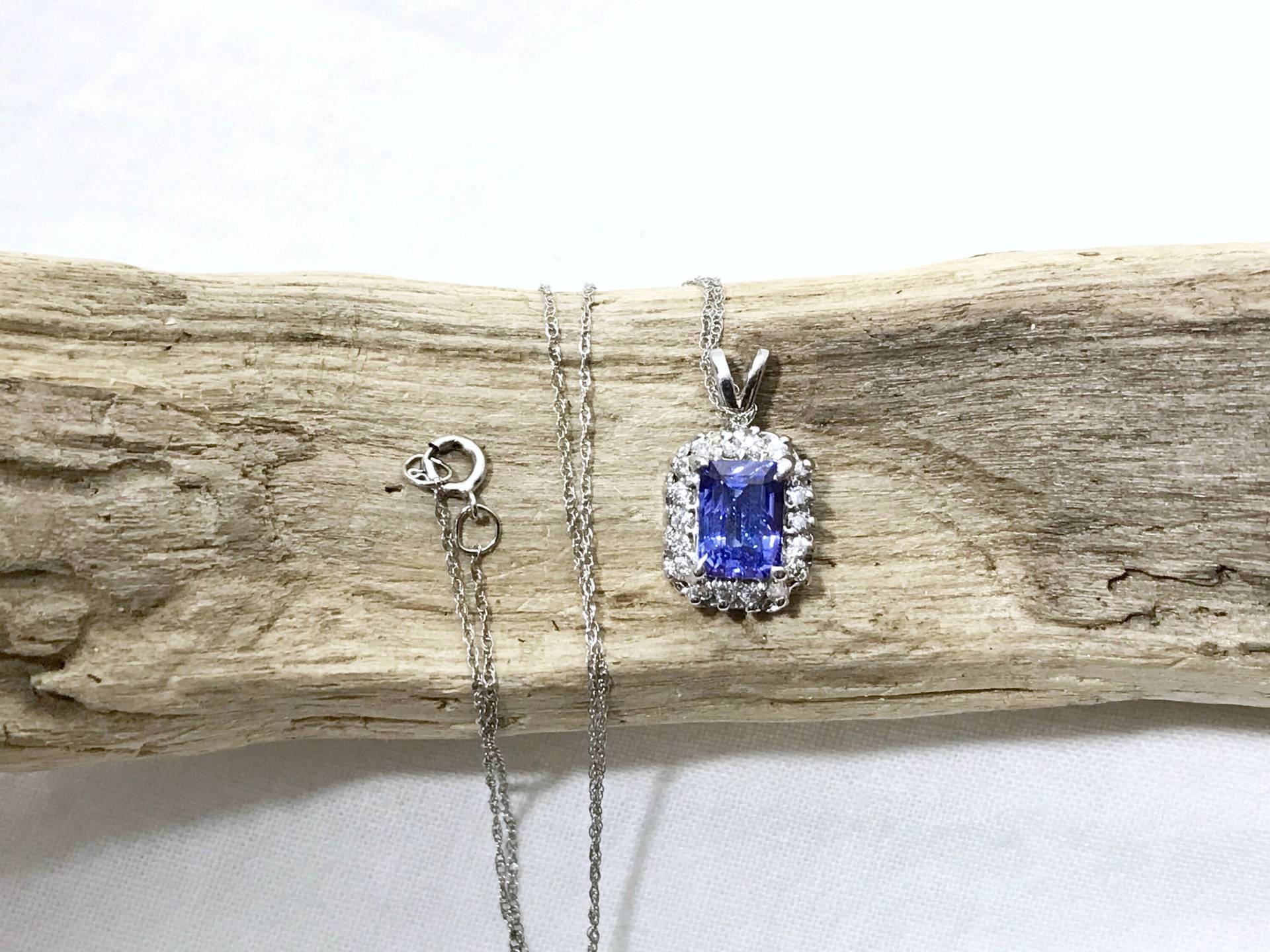 14 K Weißgold Halskette, Natürliche Tanzanite Diamant-Halskette, Anhänger Bewertung, Birthstone Edelstein Halskette von CaeruleumJewelry