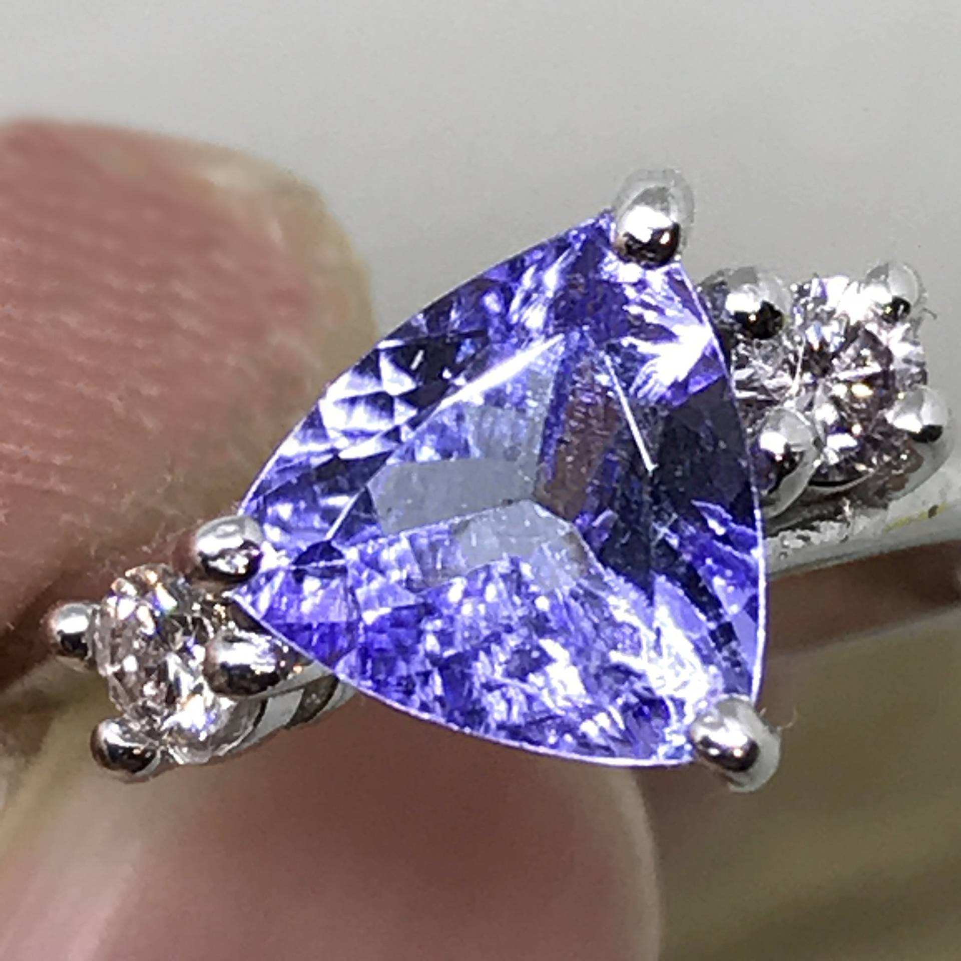 14 K Weißgold Natürlichen Tanzaniten Ring, Natürliche Diamant-Ring, Bewertung, Verlobungsring, Violett Tanzanite von CaeruleumJewelry