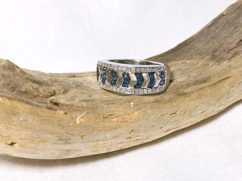 925 Silber Naturdiamant | 0, 21 Ct Blau + 0, 34 Weiß Ring, Bewertet 981 Usd von CaeruleumJewelry