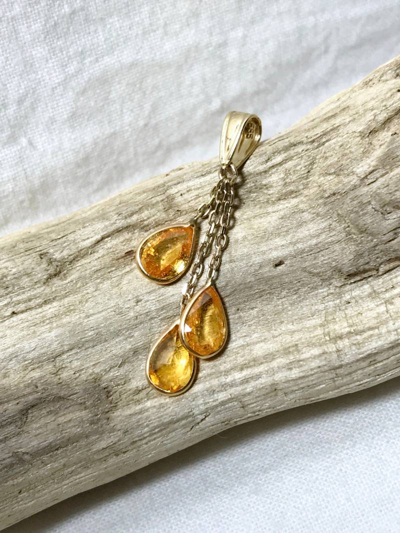 Anhänger Aus 14-Karätigem Gelbgold Mit Natürlichem Saphir | 2, 60 Ct, Schätzpreis 1.119 Usd von CaeruleumJewelry