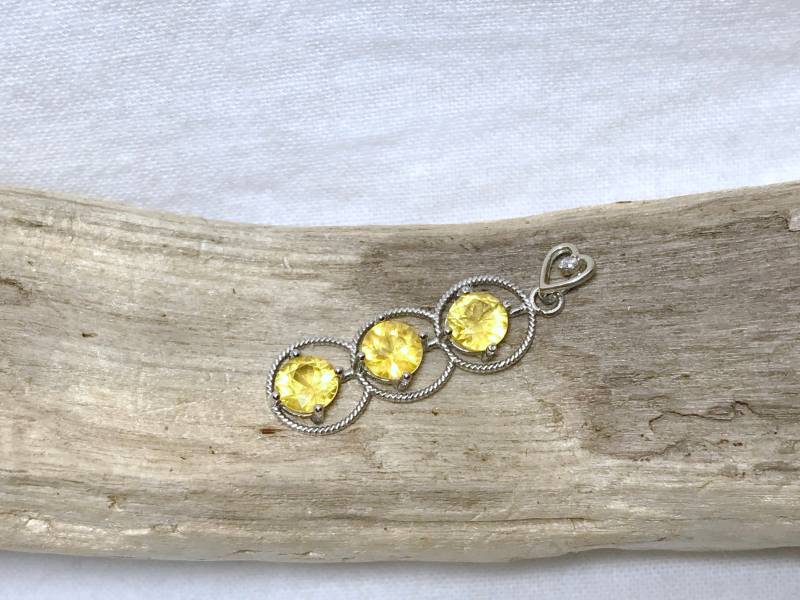 Anhänger Aus 14-Karätigem Gold Mit 1, 2 Ct Gelbem Saphir Und Diamant, Geschätzt Auf 800 Cad von CaeruleumJewelry