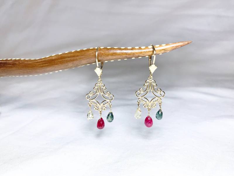 Ohrringe Aus 14-Karätigem Gelbgold Mit Natürlichem Saphir | 3, 70 Ct Im Kronleuchter-stil, Schätzpreis 2.250 Cad von CaeruleumJewelry