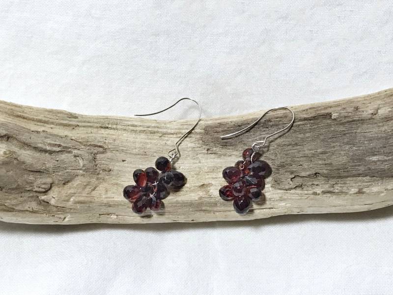 Ohrringe Aus 14-Karätigem Weißgold Mit Natürlichem Granat | 14, 10 Ct, Schätzpreis 576 Usd von CaeruleumJewelry