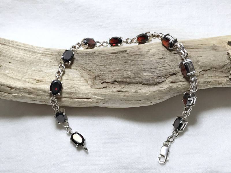 sterling Silber Armband Mit Natürlichen Granat, Bewertet 563 Usd von CaeruleumJewelry