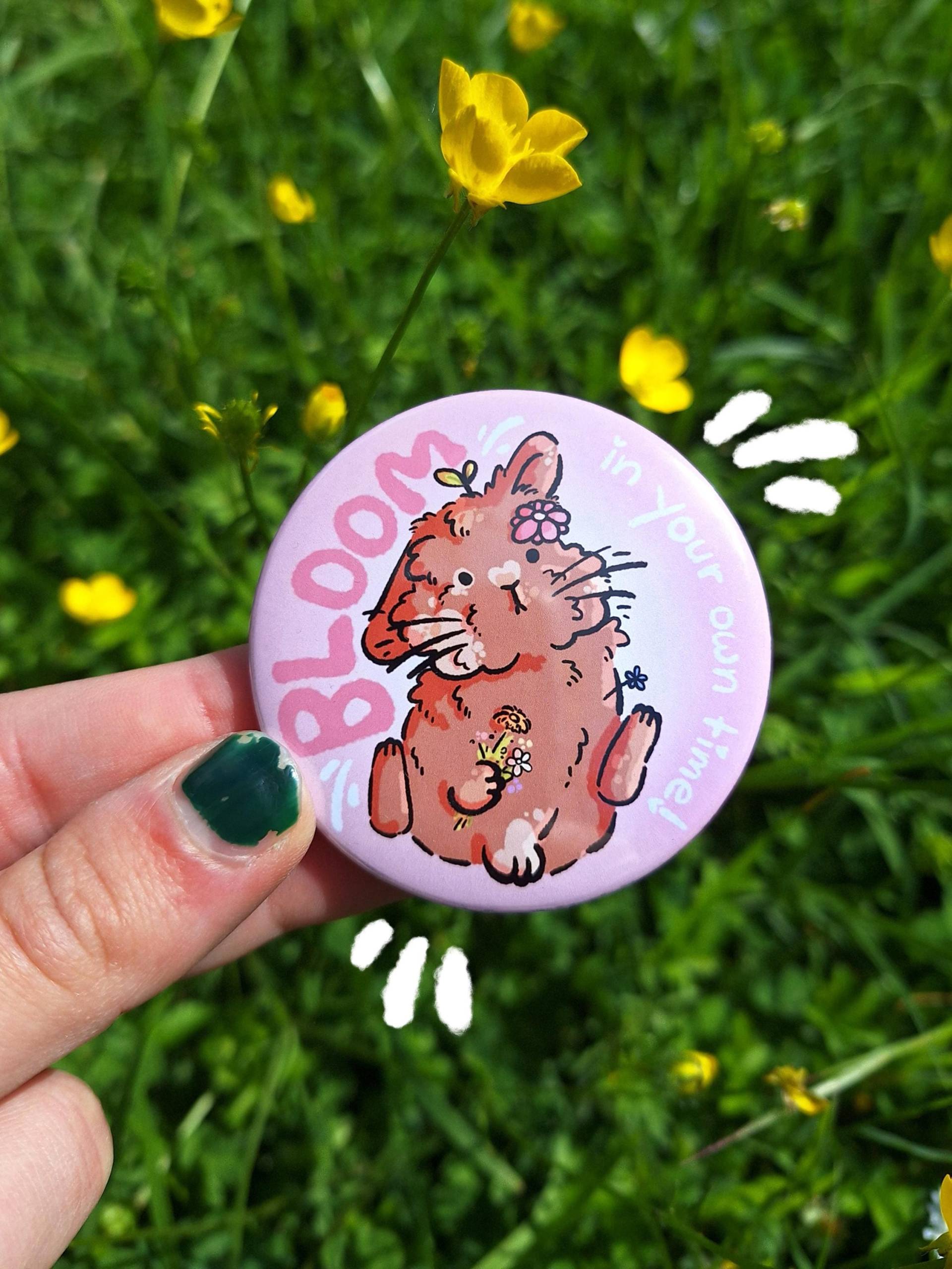 Bloom in Your Own Time | Adorable Bunny Button Pin, Cute Pet Badge With Positive Message, Affirmation Bun Bloom in Your Own Time | Adorable Bunny Button Pin, Cute Pet Badge With Positive Message, Affirmation Bun von CafeBunStudioShop