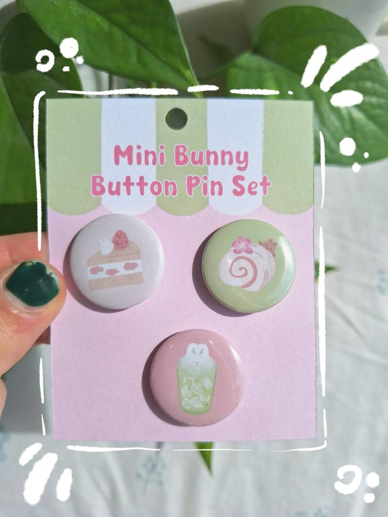 Japanese Bakery Mini Bunny Button Pin Set | Adorable Rabbit Café Themed Badge With Strawberry Cake, Coffee, Matcha Latte, Sakura Swiss Roll von CafeBunStudioShop