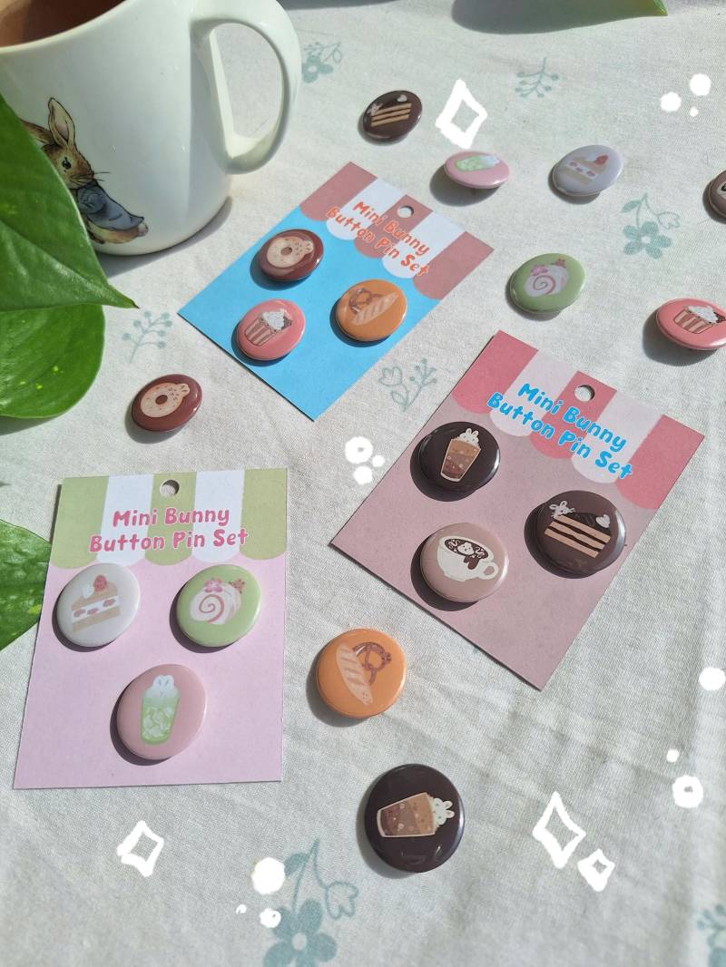 Mini Bunny Button Pin Sets | Adorable Rabbit Café Themed Badges With Cake, Coffee, Bakery Items, Cute Japanese Bakery, Sakura Cupcake von CafeBunStudioShop