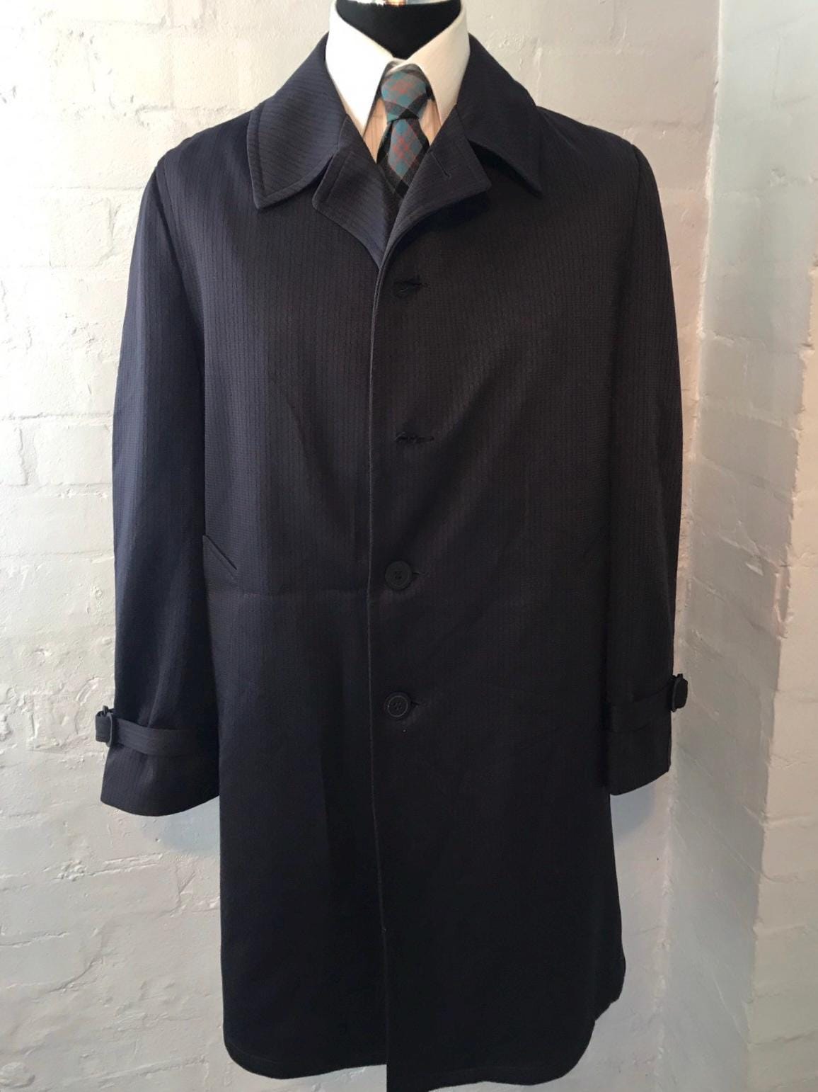 60S Allwetterjacke/Regenjacke - Abnehmbarer Innenstoff Marineblaue Farbe 60S Allwetterjacke/Regenjacke - Abnehmbarer Innenstoff Marineblaue Farbe von CafeSocietyVintageGB