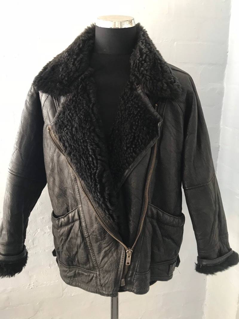 Schwarzes Shearling-Leder Im Weichen Jkt.-stil von CafeSocietyVintageGB