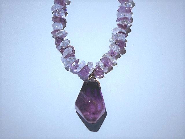 Amethyst Und Bergkristall Splitter Halskette Mit Drop Anhänger Silber Knebel Verschluss 52cm Amethyst Und Bergkristall Splitter Halskette Mit Drop Anhänger Silber Knebel Verschluss 52cm von Cafearts