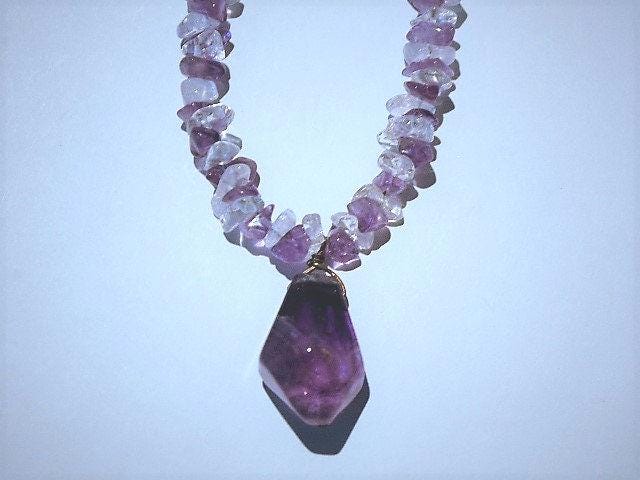 Amethyst Und Bergkristall Splitter Halskette Mit Drop Anhänger Silber Knebel Verschluss 52cm Amethyst Und Bergkristall Splitter Halskette Mit Drop Anhänger Silber Knebel Verschluss 52cm von Cafearts