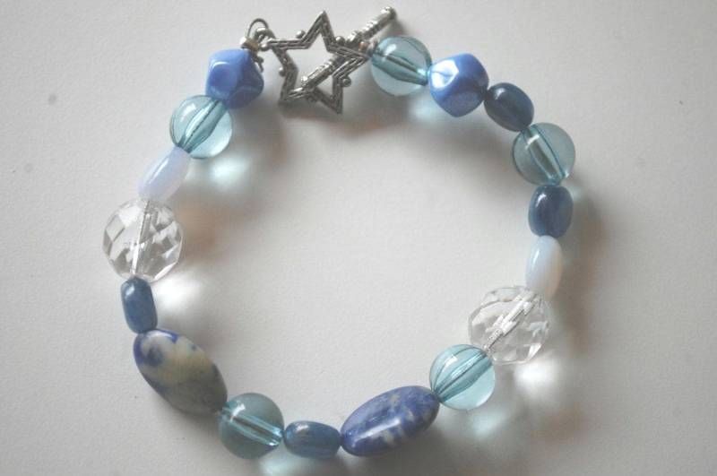 Knebel Armband Mit Blaue Zusammenstellung Von Steinen Und Perlen Knebel Armband Mit Blaue Zusammenstellung Von Steinen Und Perlen von Cafearts