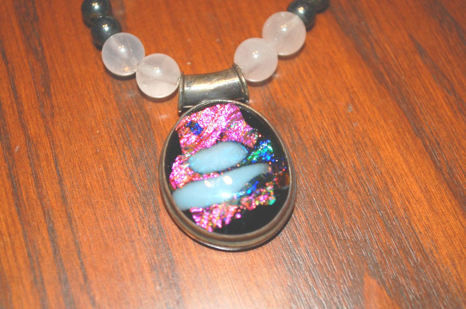 Rosenquarz Halskette Mit Glas Anhänger in Sterling Silber Gefasst Rosenquarz Halskette Mit Glas Anhänger in Sterling Silber Gefasst von Cafearts