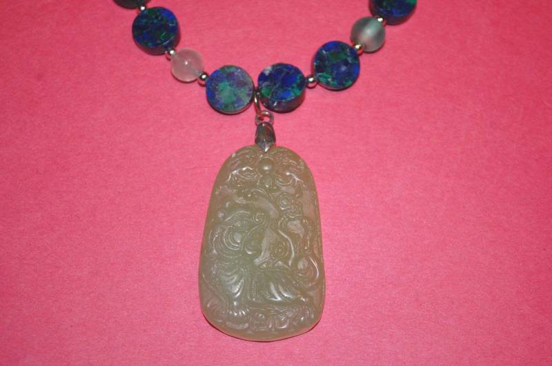 Wunderschöne Malachit Kette Mit Buddha Anhänger Aus Grüner Jade Wunderschöne Malachit Kette Mit Buddha Anhänger Aus Grüner Jade von Cafearts