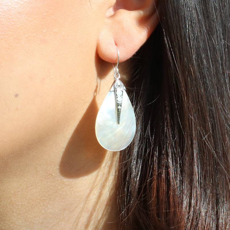 925 Silber Ohrringe Damen Hängeohrringe Mit Perlmutt Elegantes Tropfen Design von CahayaPermai