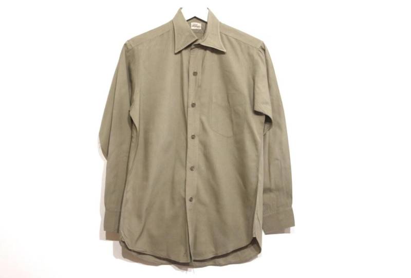 Vintage 50Er 1960Er Mid Century Lange Ärmel Sanforized Baumwolle Vintage Khaki Farbe Button-Up Größe Medium Vintage 50Er 1960Er Mid Century Lange Ärmel Sanforized Baumwolle Vintage Khaki Farbe Button-Up Größe Medium von CairoVintage