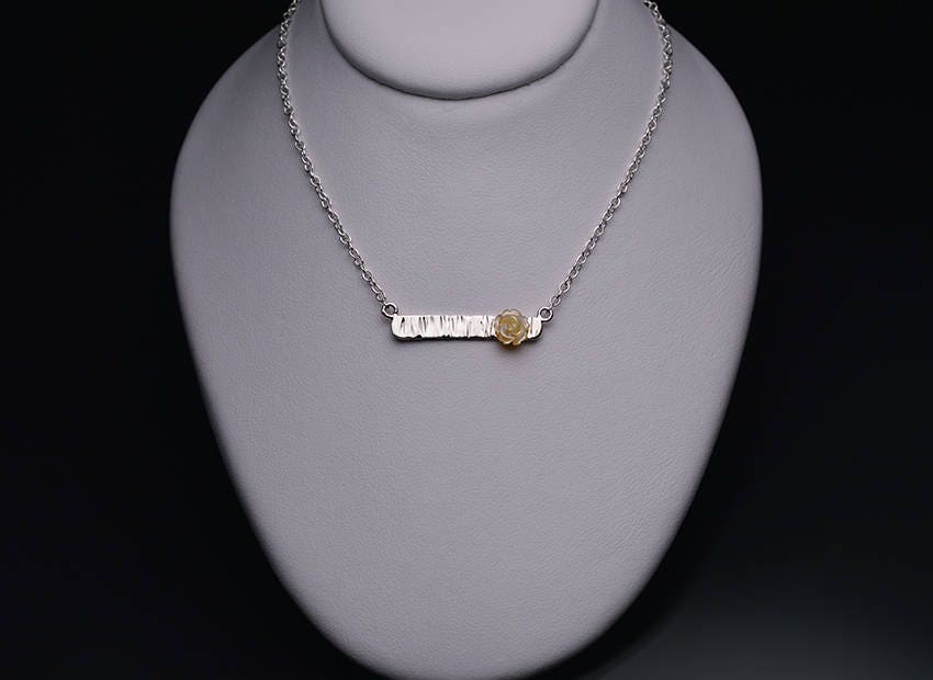 Gelber Perlmutt Blumen Anhänger Gelber Perlmutt Blumen Anhänger von CaitlinPaulJewelry