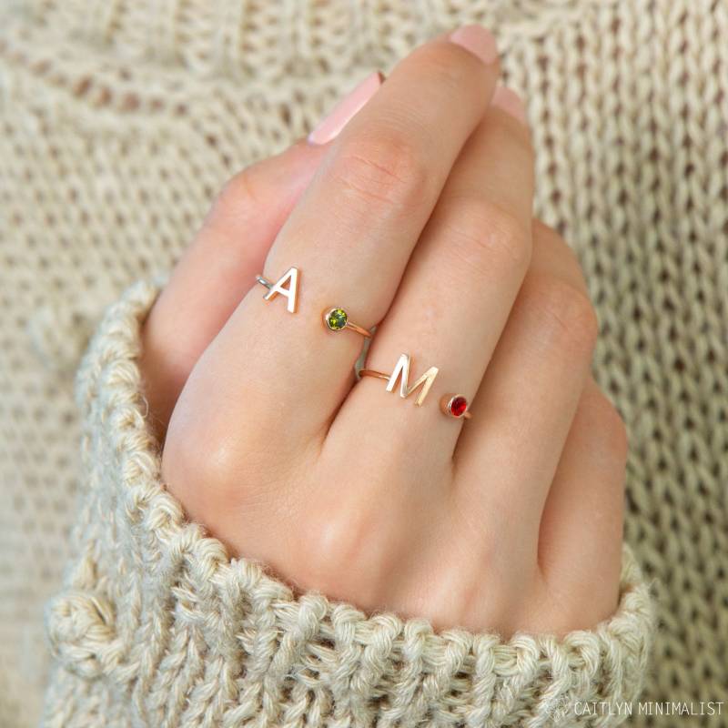 Benutzerdefinierte Anfang Edelstein Ring Geburtsstein Namensring Einstellbare Buchstaben Personalisierte Geschenke Brautjungfern Rm06F30 von CaitlynMinimalist