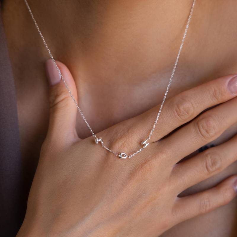 Blase Buchstaben Halskette Von Caitlyn Minimalist Zierliche Boho Namenskette Personalisierter Silber Schmuck Mit Initialen Geschenk Für Sie Nm215 von CaitlynMinimalist