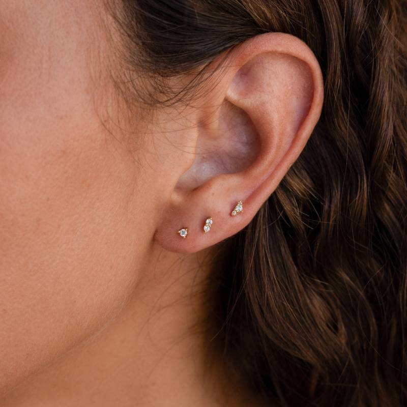 Diamant Cluster Ohrring Set Von Caitlynminimalist 3Er Set Ohrstecker Mit Flacher Rückseite Zierlicher Hochzeitsschmuck Geschenk Für Sie Er537 von CaitlynMinimalist