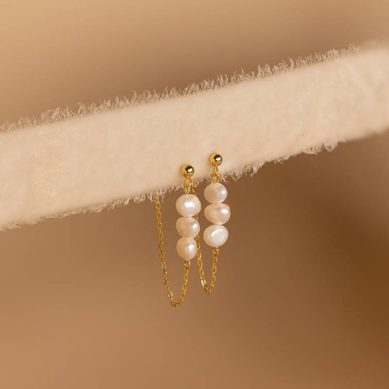 Drei Perlen Ohrringe Von Caitlyn Minimalist Zierliche Ohrhänger Mit 3 Anhängern Perlenschmuck Brautjungfer Geschenke Er406 von CaitlynMinimalist