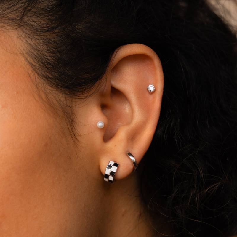 Karierte Huggie Creolen Von Caitlyn Minimalist Vintage Chunky Schwarz Und Weiß Ohrringe Silber Schmuck Beste Freundin Geschenk Er413 von CaitlynMinimalist