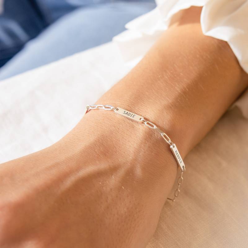 Mini Armband Mit Gravur Von Caitlyn Minimalist Personalisiertes Namensarmband in Silber Freundschaftsarmband Geschenk Bm56F39 von CaitlynMinimalist