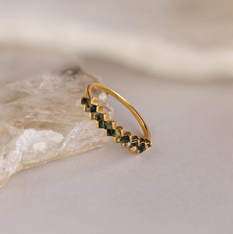 Moosachat Eternity Ring Von Caitlynminimalist Grüner Baguette Stapelring Zierlicher Versprechensring Boho Schmuck Weihnachtsgeschenke Rr144 von CaitlynMinimalist