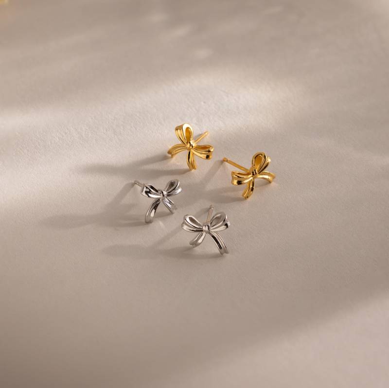 Schleife Ohrstecker Von Caitlyn Minimalist Zierliche Bänder Charm Ohrringe Kleine Süße Gold Schmuck Geschenk Für Tochter Er682 von CaitlynMinimalist