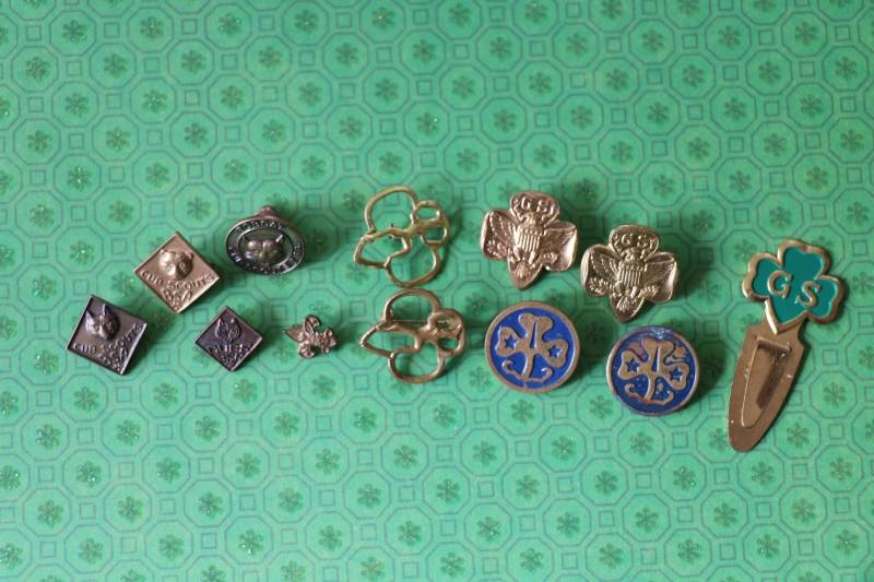 1 Vintage Boy Scout Und Girl Pins 1 Vintage Boy Scout Und Girl Pins von CaityAshBadashery