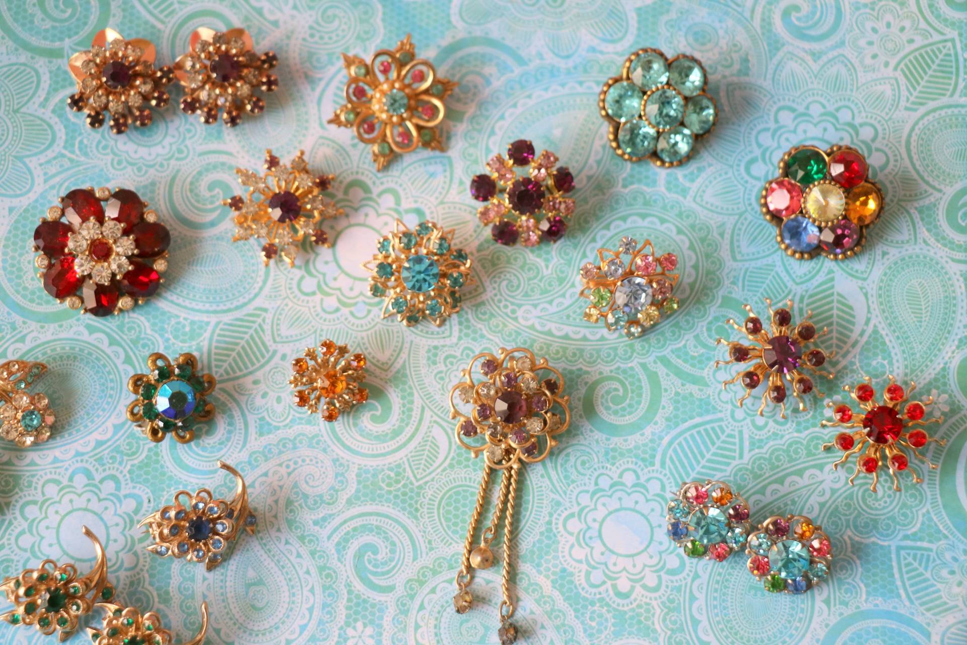 1 Vintage Strass Streunadel Oder Pin Set 1 Vintage Strass Streunadel Oder Pin Set von CaityAshBadashery