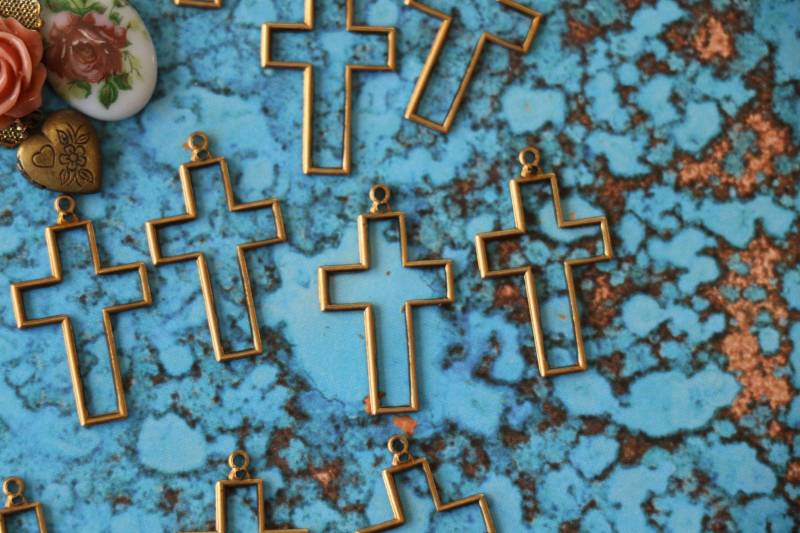 3 Messing Kreuz Umriss Charms von CaityAshBadashery