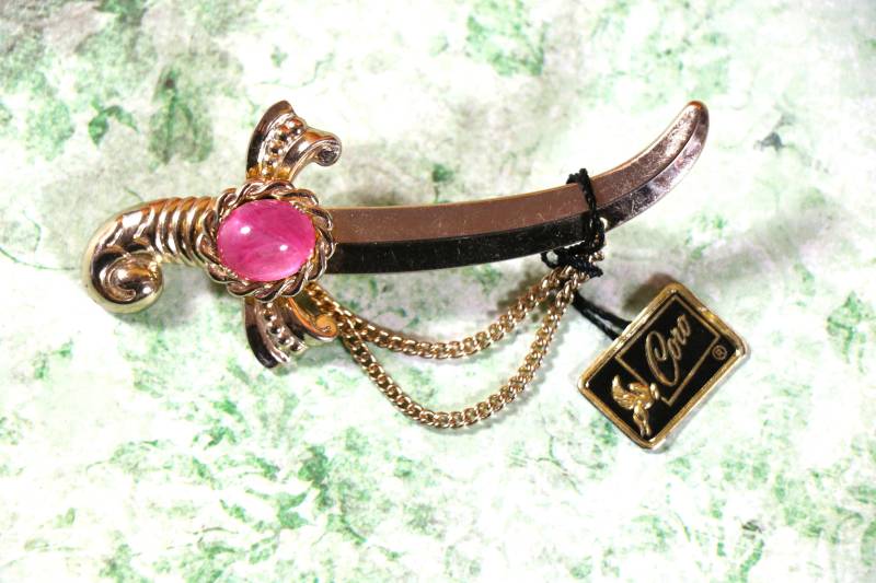 Vintage 1960's Coro Schwert Brosche Vintage 1960's Coro Schwert Brosche von CaityAshBadashery