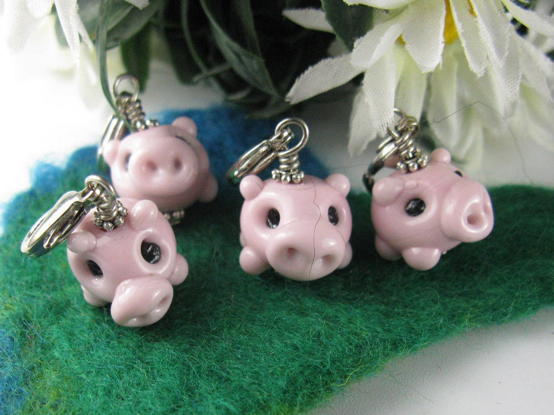 Ein Glücks Schwein, Handgefertigtes Glasschwein, Schweine Charm, Anhänger, Glücksbringer, Glücksschweinchen, Rosa, Lampwork Schwein von CajasBoutique