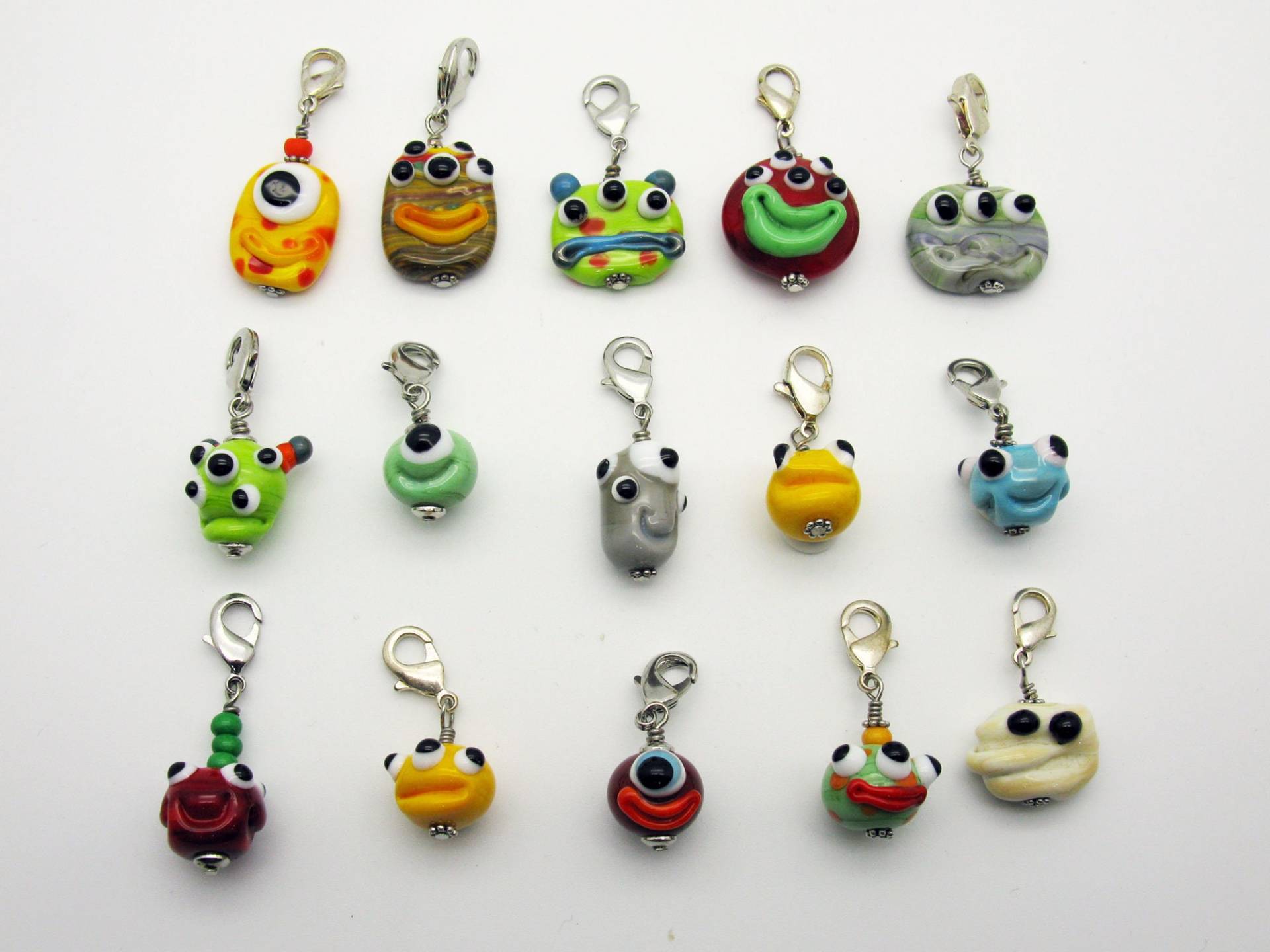 Ein Handgefertigtes Glas Monster, Monster Charm, Glücksbringer, Lampwork Gruseliger Kleiner Anhänger, Schutz von CajasBoutique