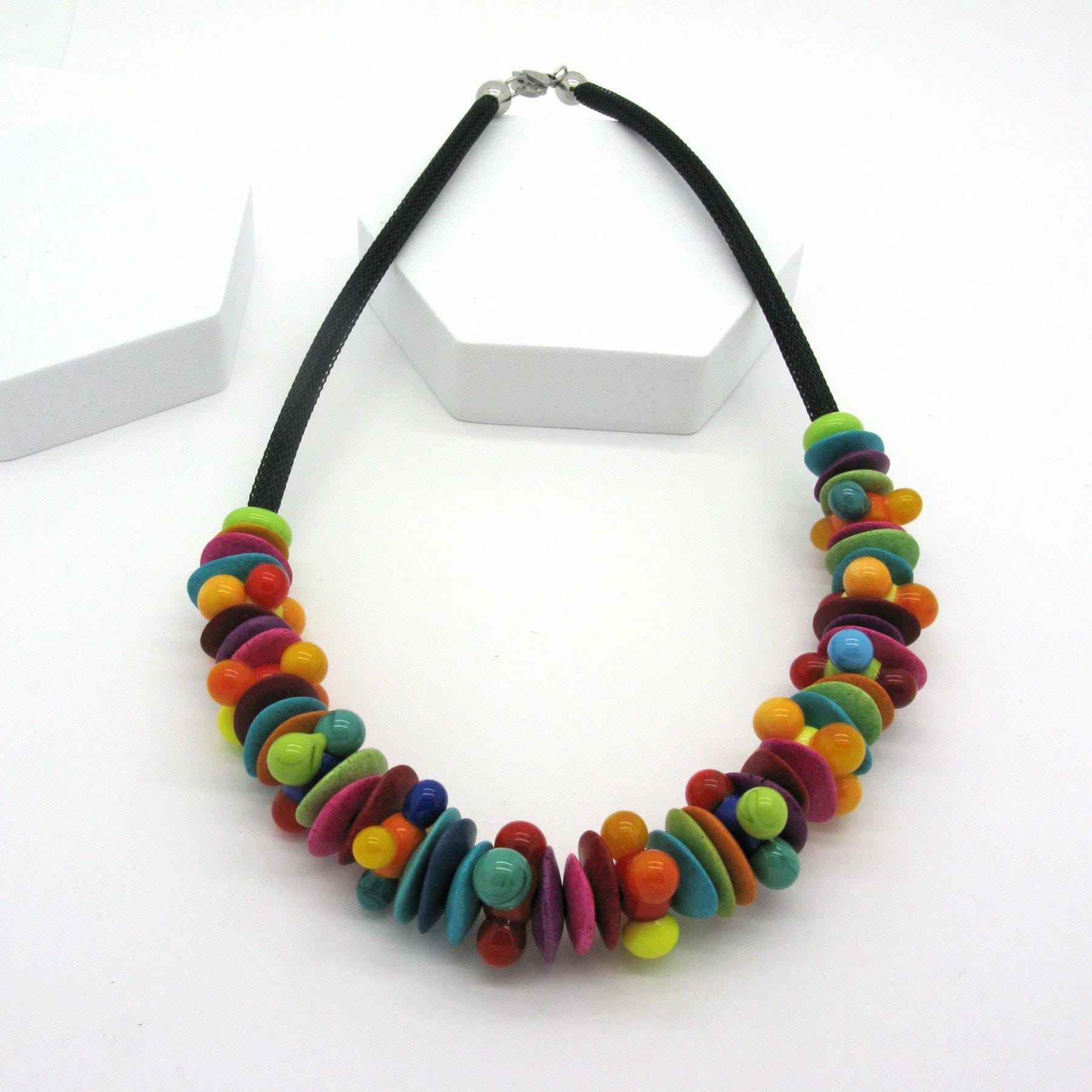 Fröhlich Bunte Glasperlen Kette, Handgemachte Tropfenperlen, Eyecatcher, Eine Kette Die Heiter Stimmt, Statement von CajasBoutique