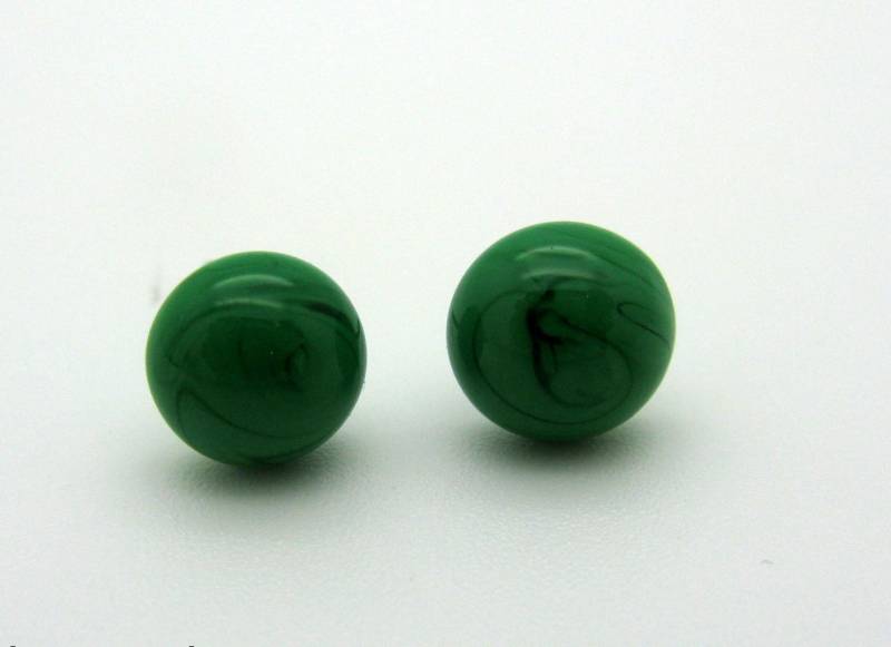 Gras Grüne Lampwork Ohrstecker, Glas Ohrstecker von CajasBoutique