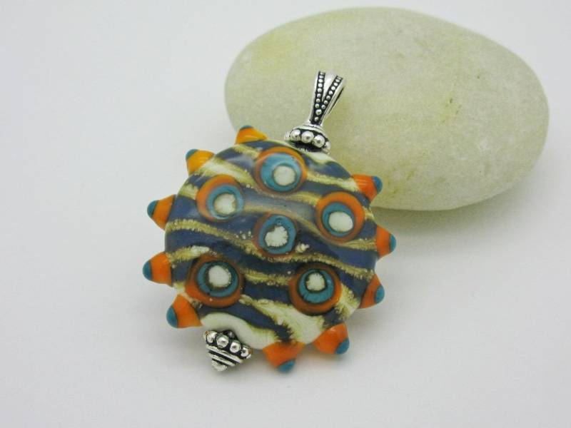 Großer Orange Petrolfarbener Lampwork Anhänger, Handgefertigter Glasanhänger, Kettenanhänger von CajasBoutique