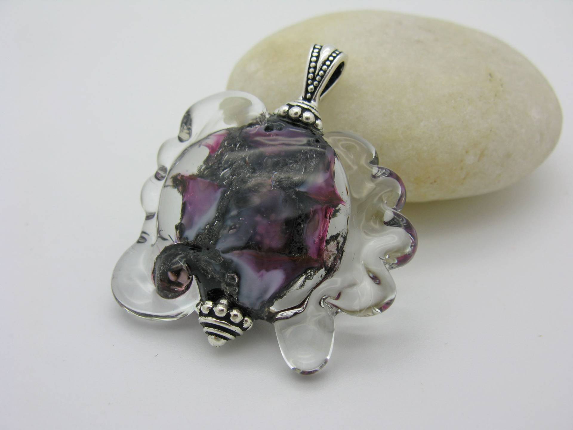 Großer Rosa Grau Farbener Lampwork Anhänger, Handgefertigter Glasanhänger, Kettenanhänger von CajasBoutique