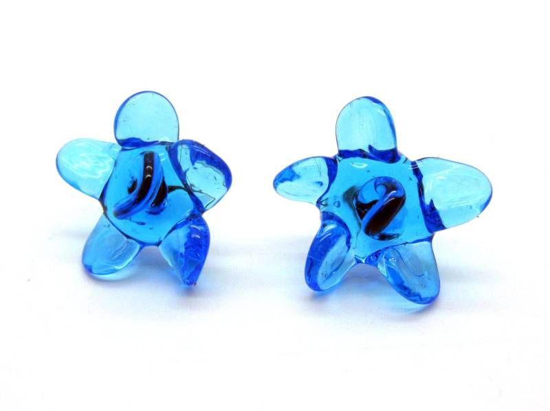 Kleine Türkis Transparente Ohrstecker, Handgemacht, Auf Chirurgenstahl Gearbeitet Kleine Türkis Transparente Ohrstecker, Handgemacht, Auf Chirurgenstahl Gearbeitet von CajasBoutique