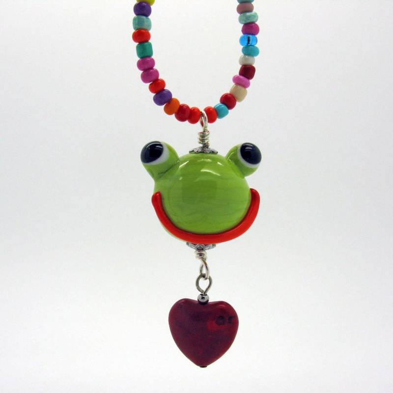 Lange Bunte Frosch Kette, Handgefertigte Grüne Froschperle, Heitere Kette Lange Bunte Frosch Kette, Handgefertigte Grüne Froschperle, Heitere Kette von CajasBoutique