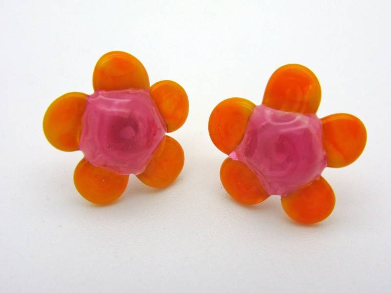 Orange Pinke Daisy Ohrstecker, Glasblüten, Verspielter Blumen Ohrschmuck, Handgemachte Blümchen Ohrstecker Orange Pinke Daisy Ohrstecker, Glasblüten, Verspielter Blumen Ohrschmuck, Handgemachte Blümchen Ohrstecker von CajasBoutique