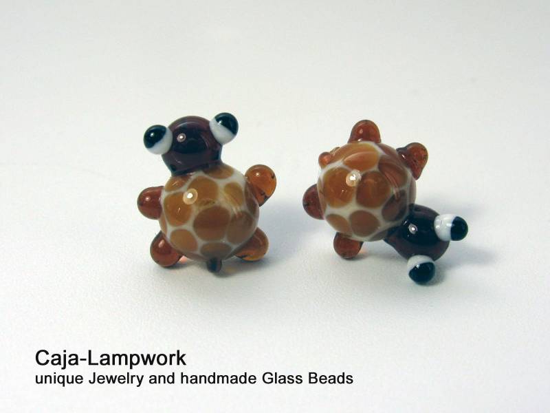 Schildkröten Ohrstecker, Kleine Braune Glasschildkröten, Chirurgenstahl Stecker, Handgemachte Ohrringe Schildkröten Ohrstecker, Kleine Braune Glasschildkröten, Chirurgenstahl Stecker, Handgemachte Ohrringe von CajasBoutique
