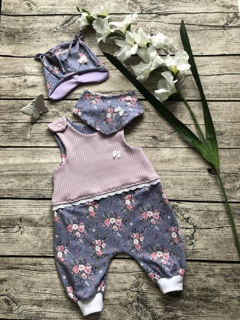 strampler Set Blümchen Größe 62/68 von CajukasWelt