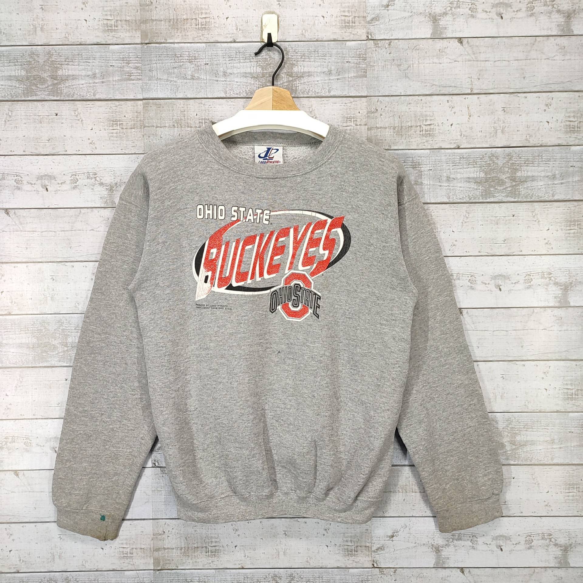 90Er Jahre Ohio State Buckeyes Football Sweatshirt, Vintage Universität Von Pullover Mit Rundhalsausschnitt, Grauer Größe M von Cakoivintage