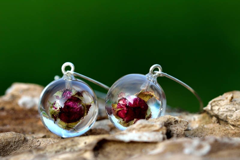 Echte Rosen Resin Ohrringe, Schmuck, Silber Ohrringe Mit Echten Roten Rosen, Weihnachtsgeschenk, Oryginal Floral Schmuck. Kugeln 1, 7 cm Echte Rosen Resin Ohrringe, Schmuck, Silber Ohrringe Mit Echten Roten Rosen, Weihnachtsgeschenk, Oryginal Floral Schmuck. Kugeln 1, 7 cm von Caldesia