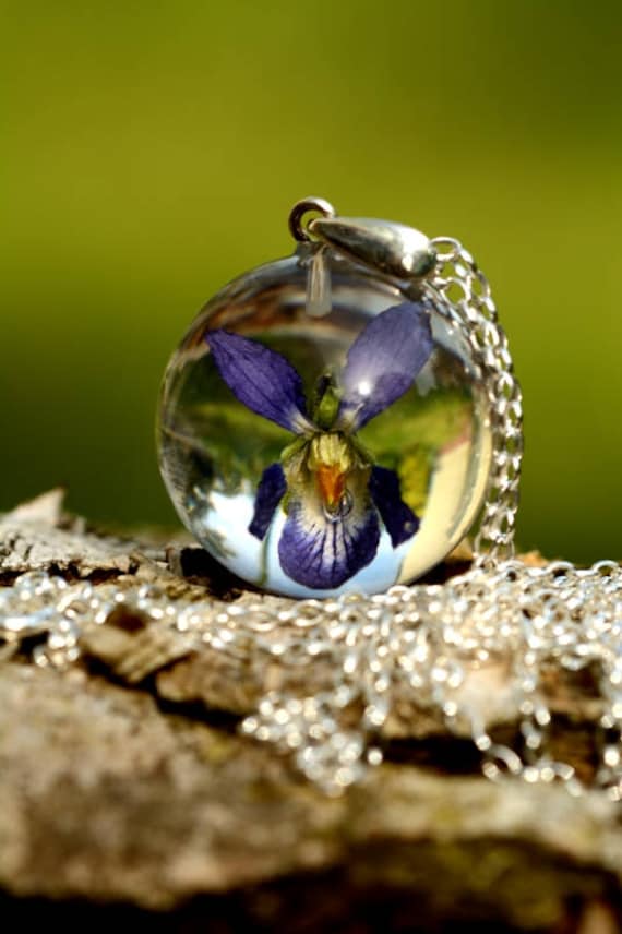 Weihnachtsgeschenke, Harz Anhänger, Blumen Halskette, Resin Schmuck, Silber Echte Blume Kugeln 2, 5 cm Oder 3 cm. Kette 80 Weihnachtsgeschenke, Harz Anhänger, Blumen Halskette, Resin Schmuck, Silber Echte Blume Kugeln 2, 5 cm Oder 3 cm. Kette 80 von Caldesia