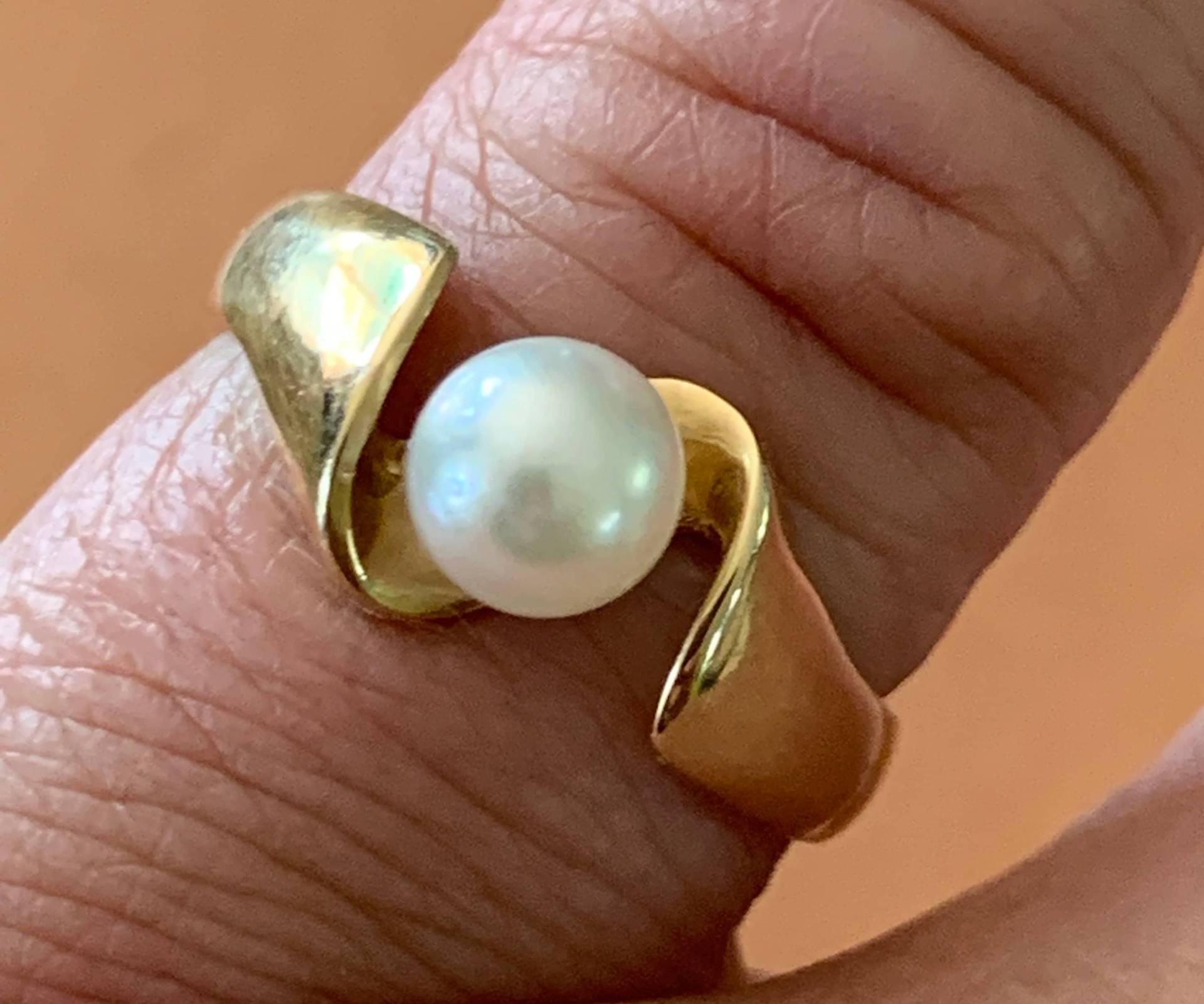 Vintage 14 K Pflaume Gold Und Echte Perle Ring Größe 6 1/2 Vintage 14 K Pflaume Gold Und Echte Perle Ring Größe 6 1/2 von Calessabay