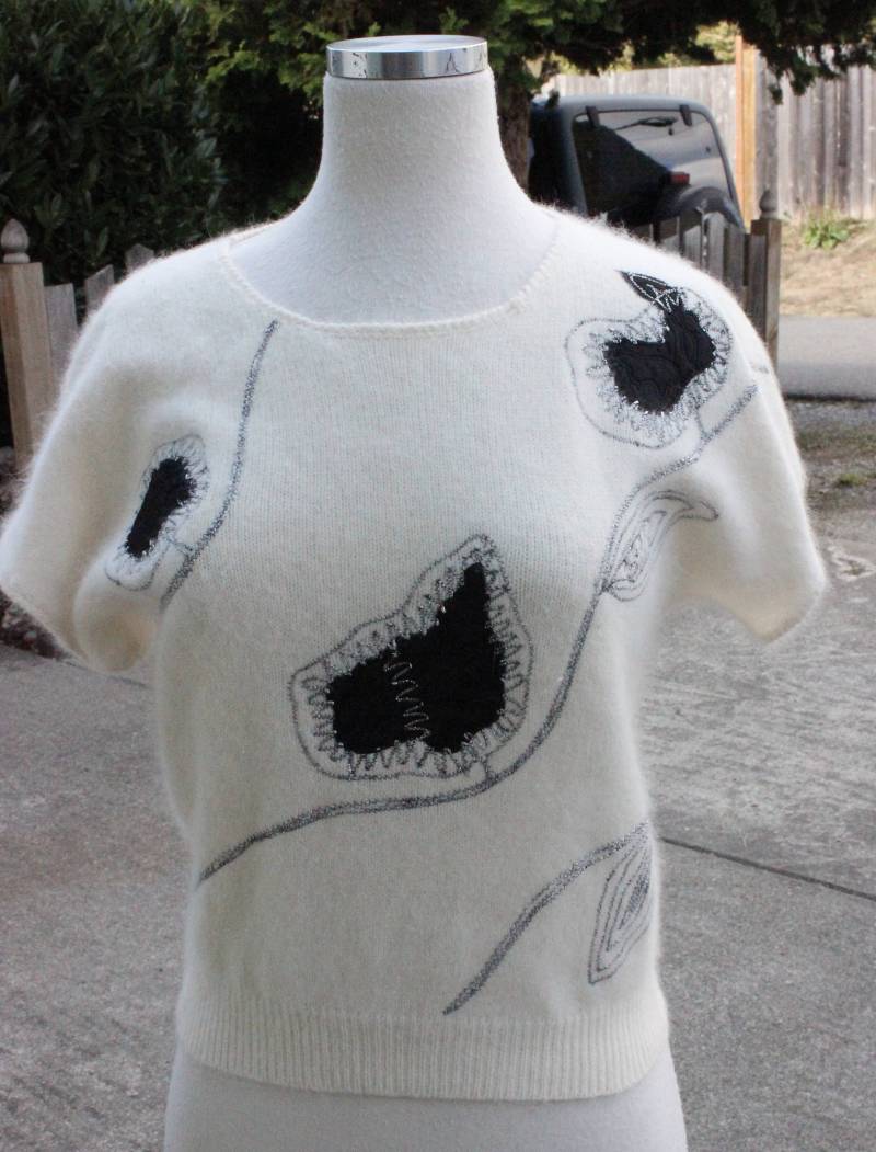 Vintage 80Er Jahre Christian Dior Lammwolle Angora Pullover in Schwarz Und Weiß Größe S Vintage 80Er Jahre Christian Dior Lammwolle Angora Pullover in Schwarz Und Weiß Größe S von Calessabay