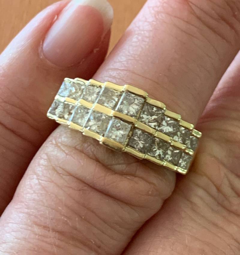 Vintage Estate 14K Stapel Diamant Cocktail Ring Mit 18 Großen Diamanten Vintage Estate 14K Stapel Diamant Cocktail Ring Mit 18 Großen Diamanten von Calessabay